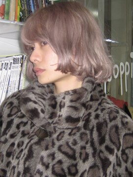 ポピンズ(poppins) 前上がりボブ