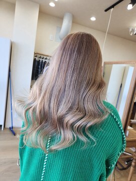 ミラシィ 成田(Mirashy) ハイライトカラーミルクティーベージュレイヤーカット