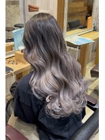 ラグーン(LAGOON)&nbsp;バレイヤージュグレージュハイライトダブルカラーケアブリーチ