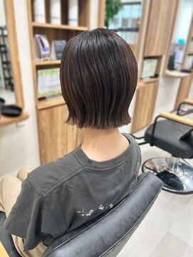 トゥエンティ(twenty) 切りっぱなしボブ