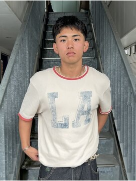 リノショアーズ ショウナン 辻堂店(RinoShores SHONAN) アップバングツーブロックバーバーフェードスパイキーショート