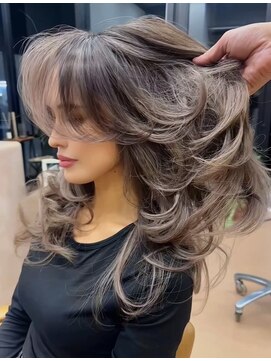 ヌエン 渋谷(NU/EN) バレイヤージュ/ハイライトカラー/海外風ハイレイヤーカット/