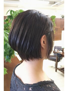 キアラ(Kchiara) 洗練されたショートボブ【ヒガシタダシ】