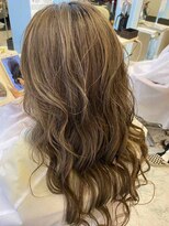 スタッフ イット ヘアー ゴールドベージュ×ハイライトカラー☆