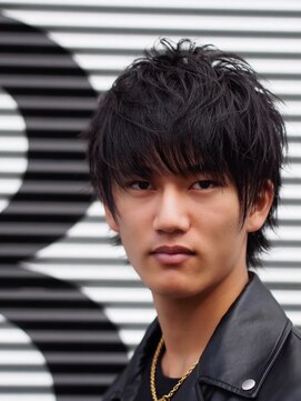 サン(3) 束感　ツーブロック　黒髪　ブラック　えり足長め　ウルフ