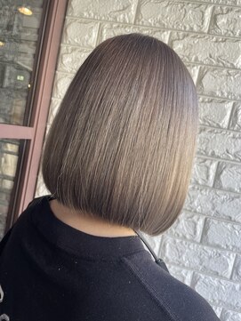 リー 東三国(Lee) ミルクティーベージュ×ボブ