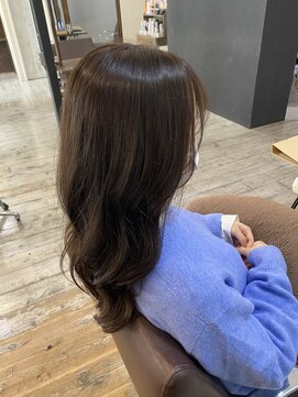 エミュー(emue) 【艶感★ヨシンモリ】韓国ヘア20代30代大人可愛いグレージュ
