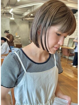 ソーンズ ヨイク(thorns YOIKU) ベージュカラー×ストレートボブ