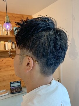 ビスクヘアデザイン(bisq hair design) スパイキーショート　2ブロック　フェード　刈り上げ