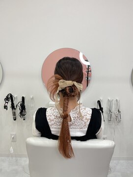 ネオココ(NeocoCO) タイトローポニーアレンジ