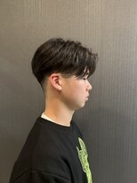 リリー(Lily)&nbsp;刈り上げツーブロセンターパート【理容】品川/田園調布/フェード