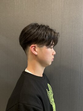 リリー(Lily) 刈り上げツーブロセンターパート【理容】品川/田園調布/フェード