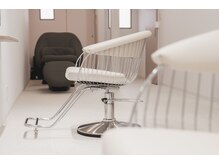 リラ(Lila’s)の雰囲気（セット椅子2つ・シャンプー台1台。ゆっくりお過ごしください。）