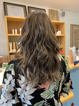 美容室 イーサロン(e-SaLON) ふんわりカール