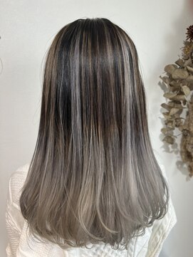 ヘアドゥーレディバグ 大和八木店(HAIR DO LADY BUG) グラデーションカラー×シルバー