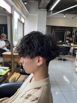 アイズ 海老名(AIZU) 波巻きスパイラルパーマ 前下がりマッシュ メンズマッシュ