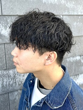 ヒュイル バイ ニアウ(Hwyl by Niau) 波巻きスパイラルパーマメンズカットパーマツイストスパイラル