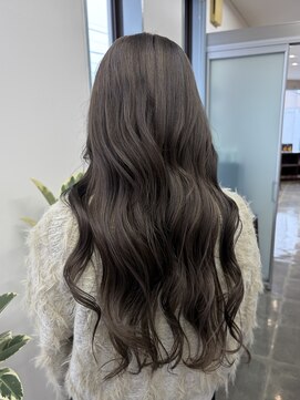 シャラク 羽広店(sharaku) グレージュ