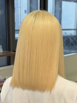 アウラ(AURA) 抜きっぱなしブロンド/ケアブリーチ/ダブルカラー/ハイトーン