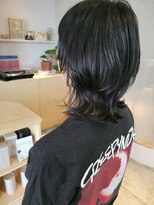 ヌーナ(nuna.)&nbsp;癖を活かしたウルフスタイル。