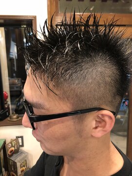 バーバー アカダマ ツンツンヘア