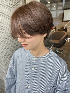 トナリ(tonari) センター分けショート