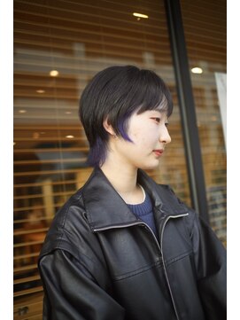 ミューズ バイ ケンジ(MUSE by KENJE) ２０代ウルフレイヤーインナーカラーブルー/ショートウルフ