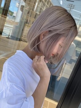 ブラント(BRUNT)の写真/”光に透けるハイライト・バレイヤージュ”ライフスタイルに馴染むブリーチstyleをご提案。