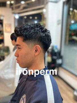 ドッグス 柏(Dawgs) フェザーパーマ　サーフカール　刈り上げセンターパート