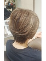 アンベリールフルー(EMBELLIR fleur)&nbsp;エレガントな大人の艶感ショートボブ
