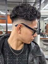 ニコ トウキョウ ロジック(nico TOKYO Logic)&nbsp;極道パーマホワイトメッシュフェード短髪メンズ髪型