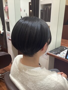 美容室ヒラトヤ 都南店 耳だしショート大人ショート似合わせカットニュアンスカラー