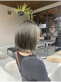 オリーブベージュ×切りっぱなしボブ
