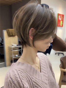 ラフ 立川(Laff) ショートヘアショートボブ白髪ぼかしハイライトカラーボブ