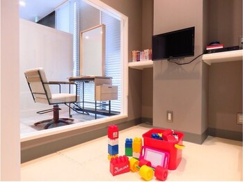 アブニール 柏たなか店(AVENIR)の写真/小さなお子様大歓迎!開放的な店内で安心◎[柏たなか/髪質改善/白髪染め/ヘッドスパ/キッズカット/学割U24]