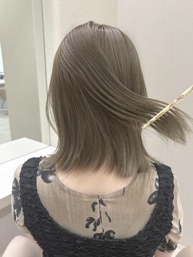 ニモ(NIMO.) オリーブベージュ ブリーチなしWカラー ロブ