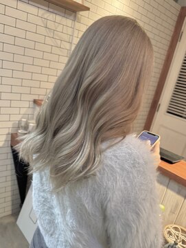 オーブ ヘアー リリー 博多2号店(AUBE HAIR lily) ダブルカラー / Wカラー / ホワイトベージュ 【前田 悠希】
