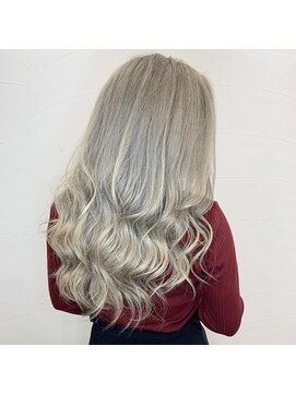 リトバイプティパ(Lit by petit-pas) ケアブリーチで作るハイトーン☆ホワイトベージュカラー