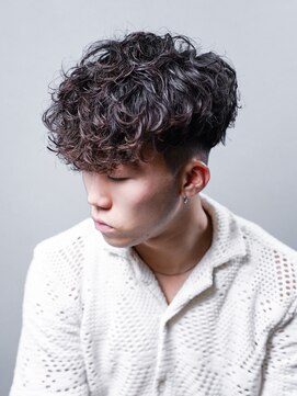アルファ 新宿(alpha) フェザーパーマ/刈り上げセンターパート/サーフカール[新宿]