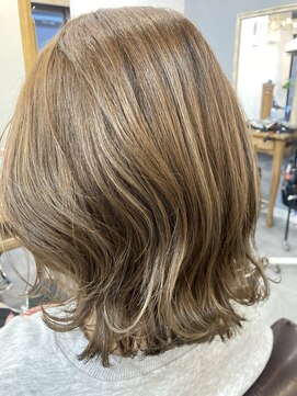 レイリー(LAiLy) くびれボブ ミルクティーベージュ