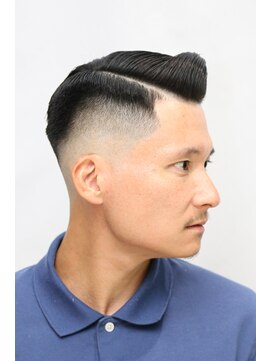 カーウォッシュバーバー(CARWASH BARBER) サイドパートメンズパーマスキンフェード