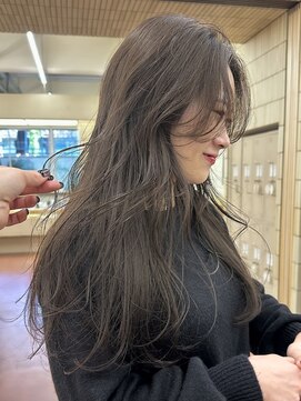 パークレーン アイス イヴェン(park lane ICI yeven) ブリーチなし くすみグレージュ ブラウン センターパート/momoka