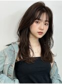 暗髪美髪レイヤーカット顔周りレイヤーくびれミディアムレイヤー