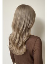 ミー 岡崎(mii)&nbsp;miiミルクティーベージュ[岡崎/稲熊/ブリーチ/デザインカラー]