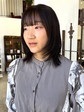 アンジェリカ(Angelica) ミディアムレイヤー/暗髪