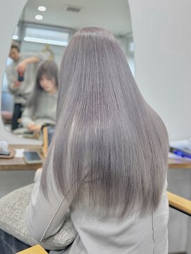 ヴェルム ヘア デザイン(Velum.HAIR DESIGN) シルバーグレージュ×艶髪ロング|透明感ハイトーンカラー