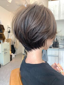 ビュー フクオカ(VIEW FUKUOKA) 大人かわいい美髪ホワイトグレージュ ネビージュショートボブ