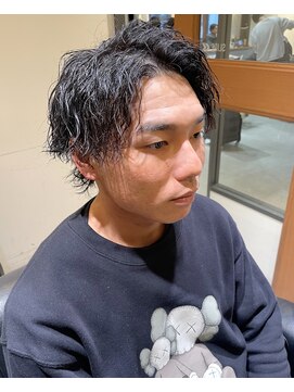 フリーク バーバーショップ 都島店(FREAK BARBER SHOP) 黒髪エモウルフセンターパートツイストスパイラルパーマ