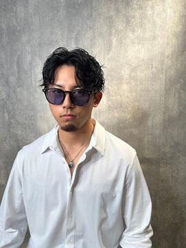 ニュート(Neut ) センターパートカルマヘアーツイストスパイラルパーマ