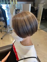 エヌアンドエーコンティ(N&A CONTi) ハンサム女子のセンターパート×ブリーチ/ブロンド/ベージュ